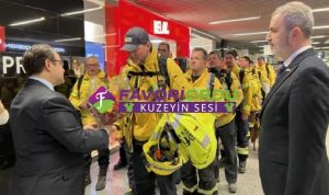Türkiye’den dönen Alman arama-kurtarma takımı çiçeklerle karşılandı
